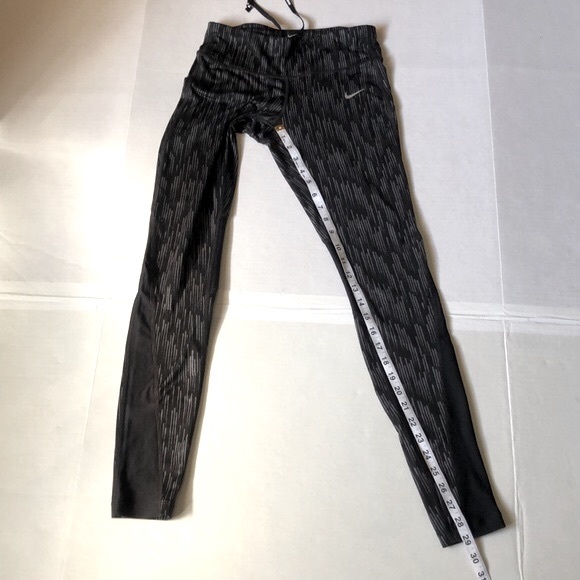 NIKE Dri-Fit Running, One zippered Pocket Leggings/Preowned - Picture 10 of 17
